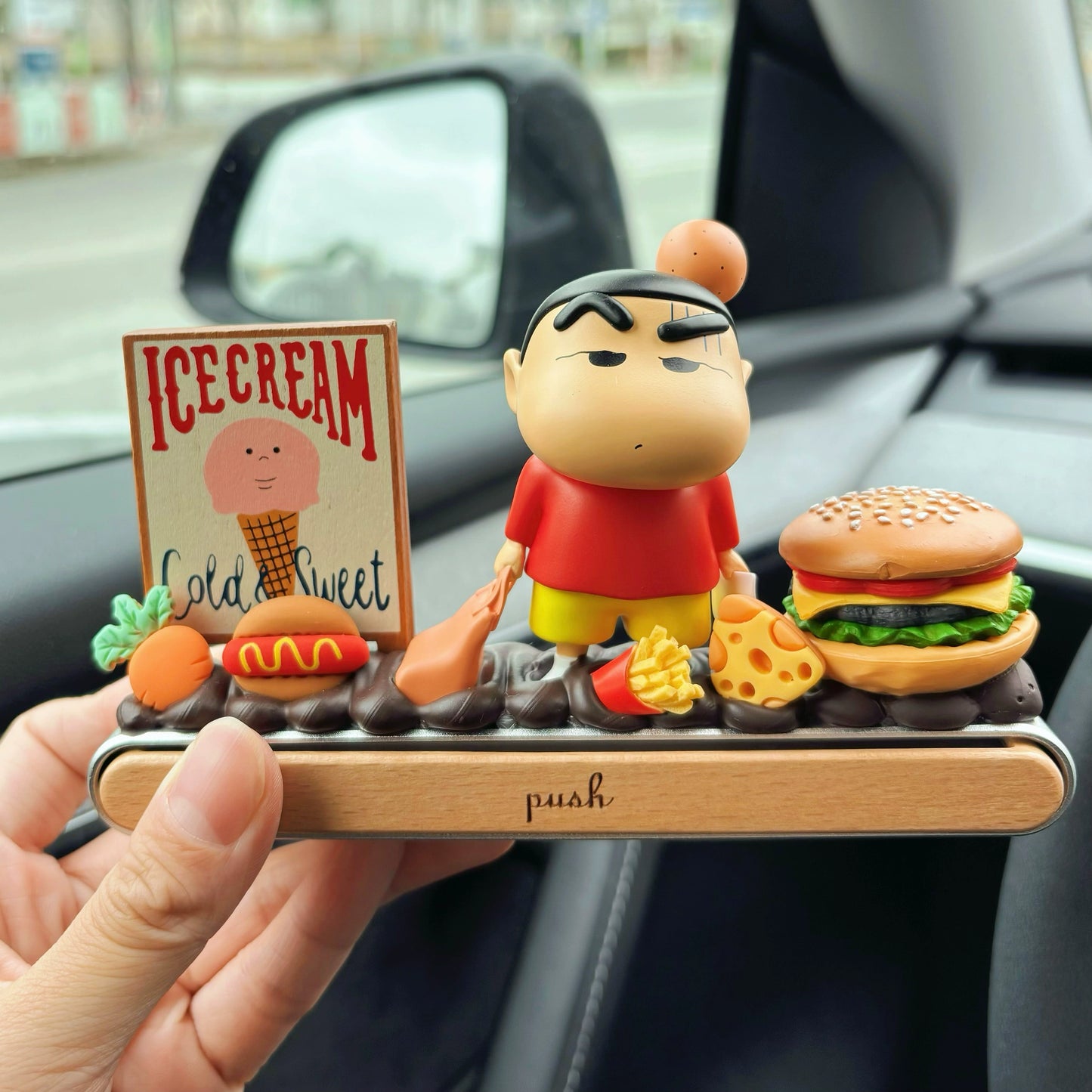 Crayon-Shin Chan Burger Dashboard Ornament