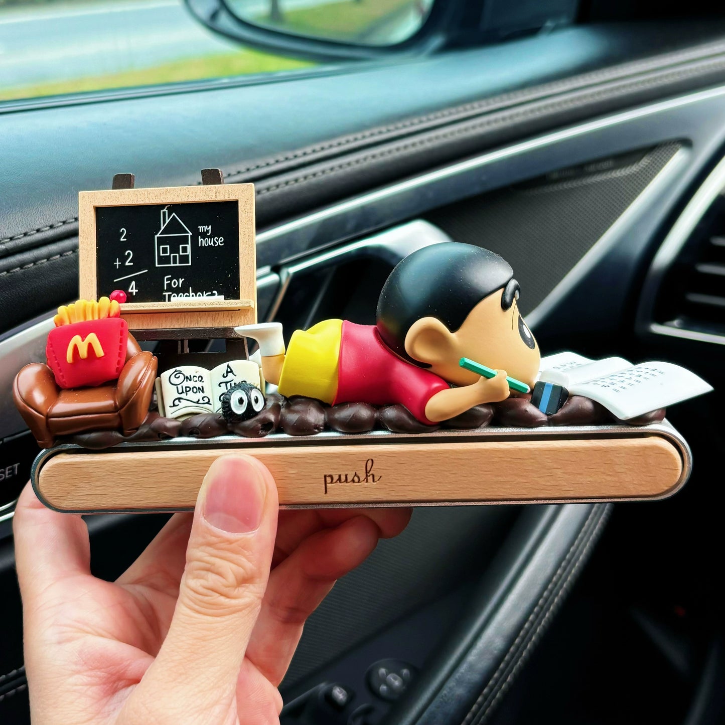 Crayon-Shin Chan Burger Dashboard Ornament