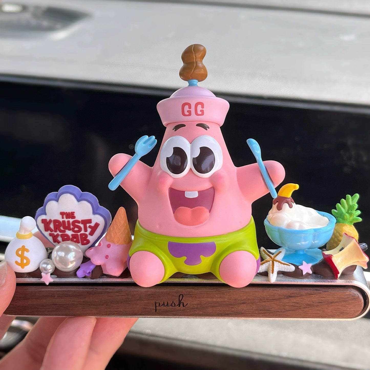 POP MART SpongeBob dashboard ornament with gift box and magnetic parking number plate
