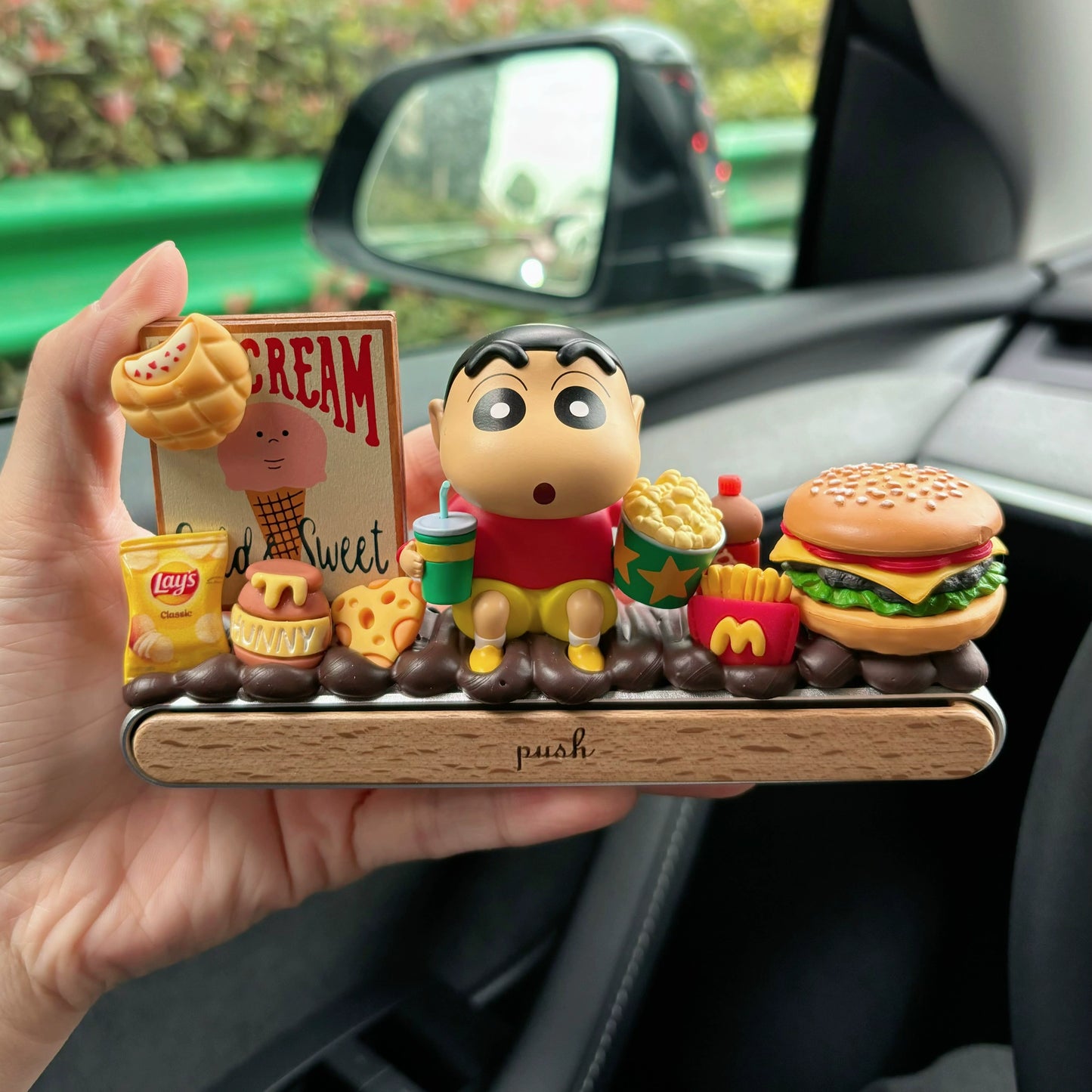 Crayon-Shin Chan Burger Dashboard Ornament